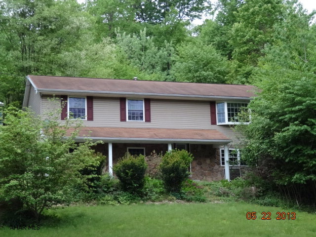 Great Hollidaysburg location- deck with fenced in area is the perfect place to spend your summer evening