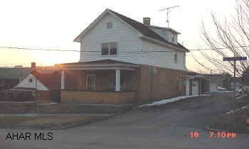 2 Story, 3 Bedroom, 1 Bath, Sunroom off 2  Bedrooms, OHW heat, Mother-in-law quarters or Office space, Move in condition 2 Story, 3 Bedroom, 1 Bath, Sunroom off 2  Bedrooms, OHW heat, Mother-in-law quarters or Office space, Move in condition.