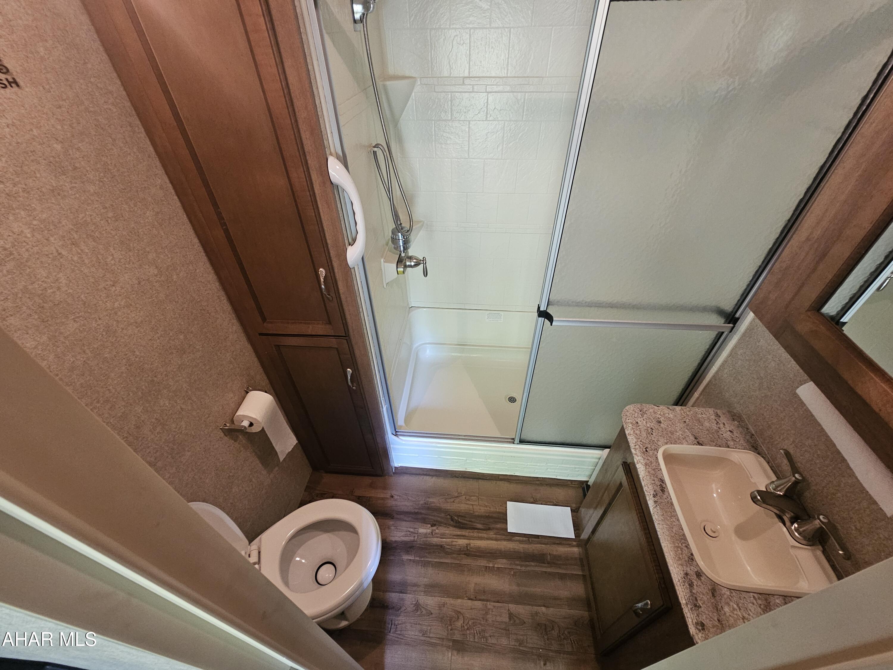 Glendale Yearound - Residential