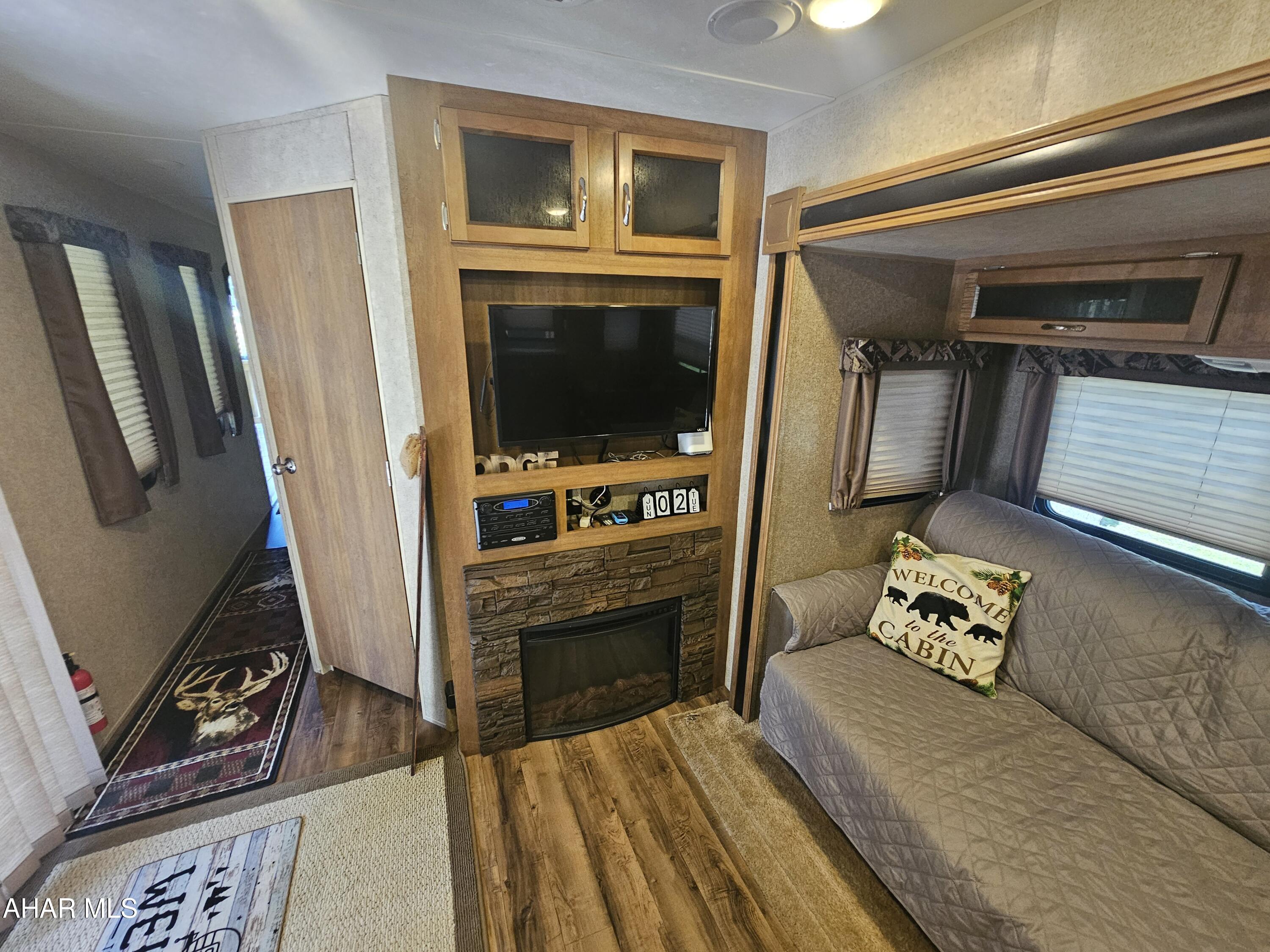 Glendale Yearound - Residential