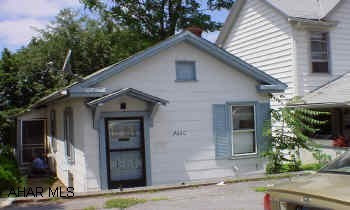 1 Story, new carpet, and updated wiring. Priced to Sell. Looking for offers. 1 Story, new carpet, and updated wiring. Priced to Sell. Looking for offers.
