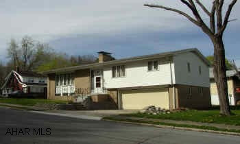OVERSIZED BILEVEL IN EXCELLENT CALVERT HILLS LOCATION!  ALL APPLIANCES STAY-MOVE RIGHT IN!  HARDWOOD THROUGHOUT, 2 FIREPLACES, HUGE LOT.  LOW UTILITIES! OVERSIZED BILEVEL IN EXCELLENT CALVERT HILLS LOCATION!  ALL APPLIANCES STAY-MOVE RIGHT IN!  HARDWOOD THROUGHOUT, 2 FIREPLACES, HUGE LOT.  LOW UTILITIES!