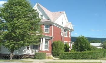 ALL BRICK 4 TO 5 BEDROOM ON HUGE MANICURED CORNER LOT! 1ST FLOOR LAUNDRY, FORMAL DR, AND OFFICE. ALL BRICK 4 TO 5 BEDROOM ON HUGE MANICURED CORNER LOT! 1ST FLOOR LAUNDRY, FORMAL DR, AND OFFICE.