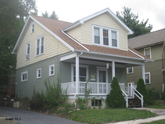 A great home with little to no outside maintenance.  Brand new roof, hardwood floors,3BR,1BA.  Great and central location.  A perfect starter home or a down sizer.  Call today.