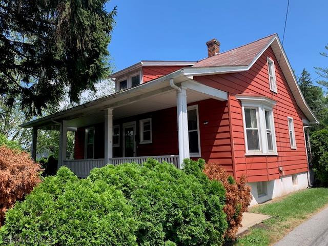 Ranch home in the borough with additional bedroom on the 2nd floor. Newer bath, kitchen and flooring. Detached 2 car garage. The main structure is not in the flood zone only piece of the garage is. Call today for a showing