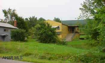 ONE 3 BEDROOM, 1 BATH RANCHER IN NEED OF SOME T.L.C. PLUS ONE HOME, 3 BEDROOMS, 1 BATH IN NEWER CONDITION.  BOTH ON ONE LOT SIZE 132 X 330, PLUS 4 ACRES IN THE BACK. ONE 3 BEDROOM, 1 BATH RANCHER IN NEED OF SOME T.L.C. PLUS ONE HOME, 3 BEDROOMS, 1 BATH IN NEWER CONDITION.  BOTH ON ONE LOT SIZE 132 X 330, PLUS 4 ACRES IN THE BACK.