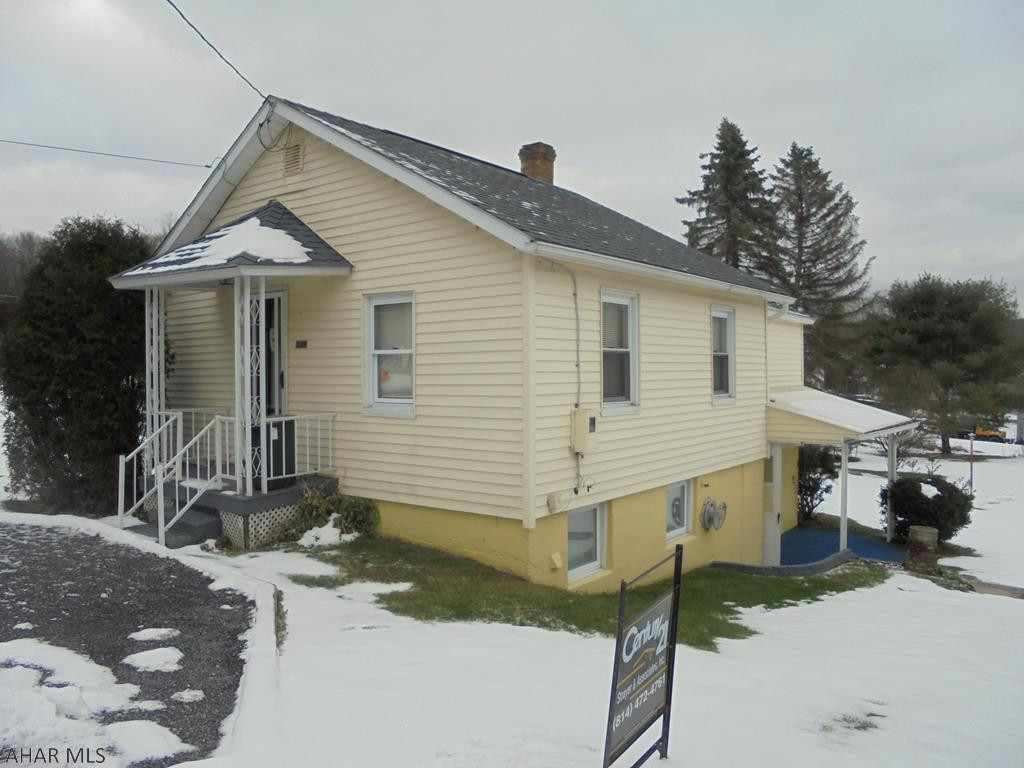 Twin Rocks- 2 BR, 1 bath vinyl sided ranch home. Oil hot water BB heat. Blacklick schools. Appliances included. 50 x 150 lot. $49,900