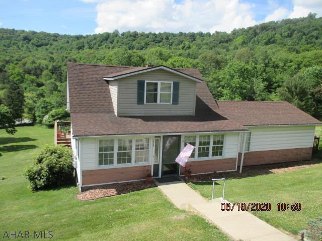 Nicely upkept 1.5 story home with master bed and bath on the first floor situated on 0.6 acres at the edge of town.   Great view.