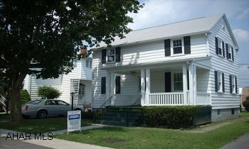 2 BEDRM TWO STORY FRESHLY PAINTED W/ REMODELED BATH AND NEW VINYL AND NEW KIT. COUNTERTOPS. UPDATED MECHANICS. LG MBR IN TOY TOWN! COMMODE IN BSMT.