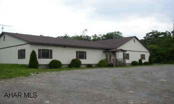BAR/RESTAURANT.  UR DALIGHT INN. UR DALIGHT INN.  WELL ESTABLISHED, FULLY EQUIPPED TAVERN AT "TOP OF BUCKHORN".  TURN KEY.  ALL EQUIPMENT, LICENCES, 13 YEAR OLD BUILDING ON 3 ACRES.  HEAVILY TRAVELLED SITE.  CLOSE TO TOURIST ATTRACTIONS.