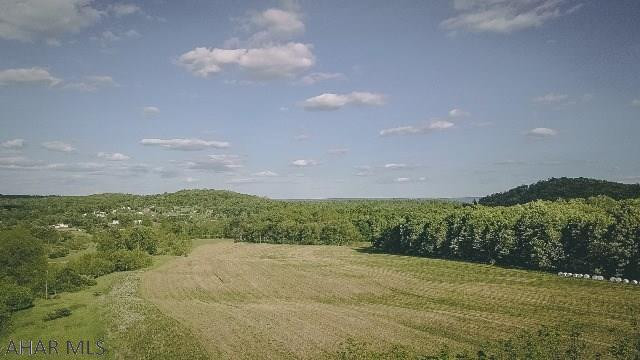 Sunken Hollow - Land