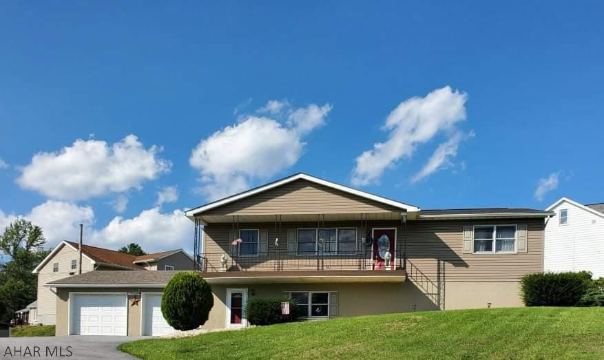 Well maintained 3 bedroom 3 bath house located on appropriately half an acre! This beautiful home has many updates throughout! The front balcony has gorgeous views overlooking the mountains! Call to schedule your showing! Preapproved buyers only! Buyer to confirm taxes, sq footage, and lot size.