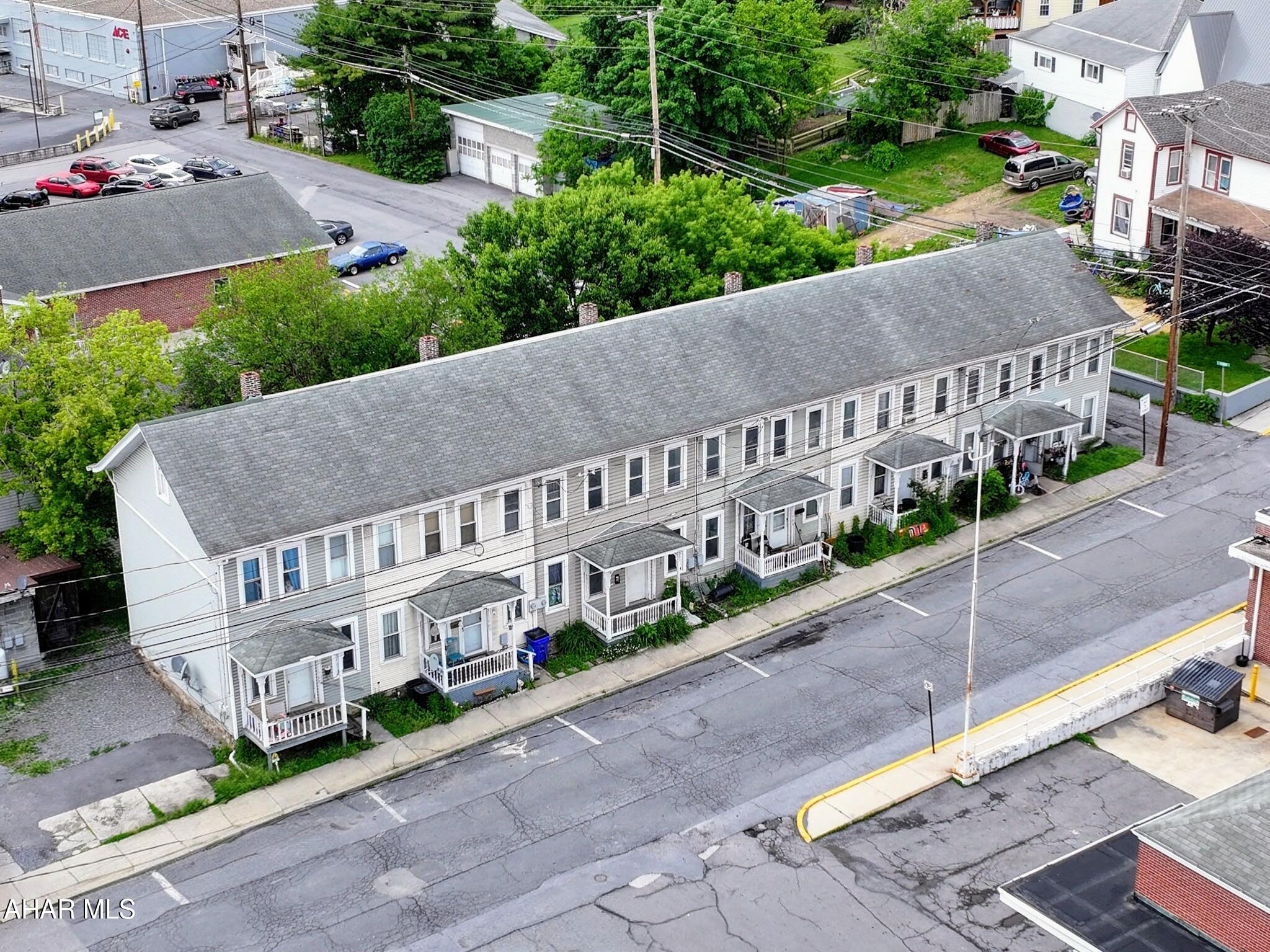 6 unit apartment buildings are hard to find!  Look no further, this 6 unit well maintained, turn-key rental in downtown Everett is waiting for you.  Walking distance to downtown and all its amenities.   Each unit is similar in shape and size.  Great income builder!