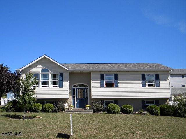 Immaculate bi level in Applewood. Living Room has vaulted ceiling. Large eat-in kitchen with appliances that are less than 1 year old. New laminate floors through out. Master bath has been totally redone with corner shower. Lower level has family room with gas fireplace and extra room that could be used as office, study or playroom. Outside is nicely landscaped offering fenced in yard..and shed. Deck has been redone. This home is priced to sell.....Close to schools and shopping. seller will paint children's rooms if requested by buyer