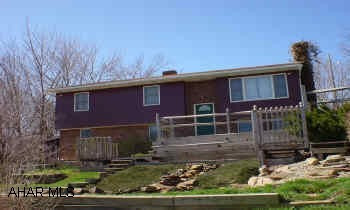 VERY NICE BI-LEVEL.  FANTASTIC VIEW, COULD BE 4 BEDROOMS.  OFF-STREET PARKING, APPRAISAL ON FILE. VERY NICE BI-LEVEL.  FANTASTIC VIEW, COULD BE 4 BEDROOMS.  OFF-STREET PARKING, APPRAISAL ON FILE.