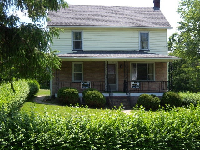 Nice older home. Needs a little sprucing up! Hardwood floors, nice big eat in kitchen, ceramic bathroom. New roof and big yard.