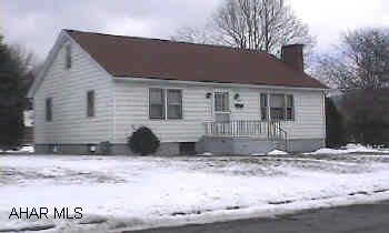 Single garage in basement. Flood Zone B Single garage in basement. Flood Zone B. Sun Room