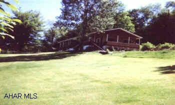 BEAUTIFUL PRIVATE COUNTRY SETTING ON 1 ACRE. LARGE EAT-IN KITCHEN, FAMILY ROOM, 2-CAR GARAGE. 12X20 ABOVE GROUND POOL (NEEDS LINER) BEAUTIFUL PRIVATE COUNTRY SETTING ON 1 ACRE. LARGE EAT-IN KITCHEN, FAMILY ROOM, 2-CAR GARAGE. 12X20 ABOVE GROUND POOL (NEEDS LINER)