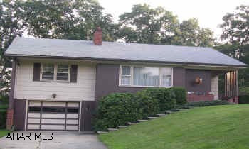 IMMACULATE RANCHER ON .7 ACRE IN DUNCANSVILLE. 3 BEDROOMS, 1.75 BATHS, HW FLOORS, SCREENED PORCH. IMMACULATE RANCHER ON .7 ACRE IN RITCHEY MANOR, D-VILLE. 3 BEDROOMS, 1.75 BATH, EAT-IN KITCHEN, HARDWOOD FLOORS, SCREENED IN PORCH. CALL SUSAN 935-8252.