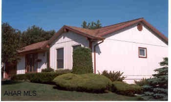 Immaculate Ranch- Larger than it looks- move in condition. New carpet, new roof. Gas bills optional payment- 54.00 Insulated!! Loads of storage. A great little house!!