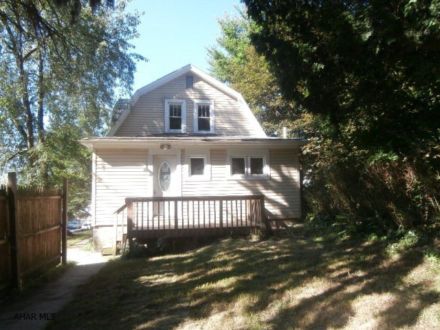 Bank REO  sold strictly in AS IS condition.  Units currently vacant. Needs some TLC.