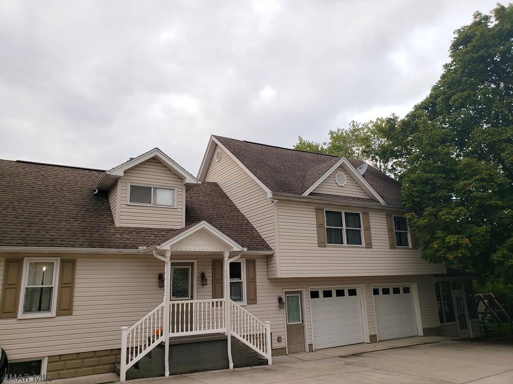Wonderful house in Greenwood featuring a master suite fit for royalty!  3-4 bedrooms, 3.5 baths, and a finished basement level means plenty of space!  Owners purchased vacant lot next to house for a sizeable yard.  Garage also has a ton of storage.  You do not want to miss this house!  Tax ID:  14.00-22B2-021 & 14.00-22B2-022