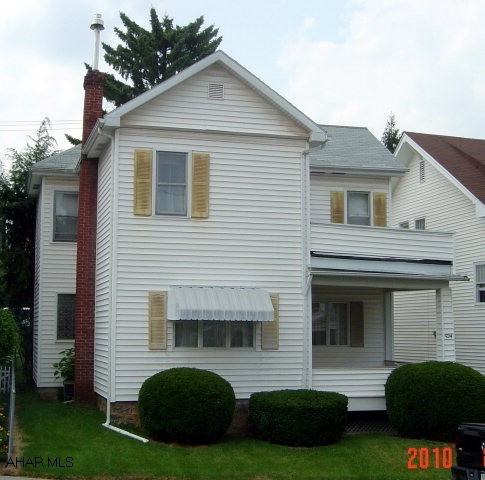 Fairview - 522-24 21st Avenue - You'll feel at home when you see this well-cared for, brigt, spacious, 2 story...3 BR, 1.5BA, LR, F/DR or Den, Eat-In-Kitche, Closed-In Back Porch, M/BR has two walk-in closets and sun deck.  Attic storage, Basement Laundry, 1/2BA and work shop.  1/Car Gar has mechanic's pit.  Newer roof, furnace, and central air, both gas and coal furnace...double fenced lot.