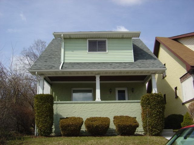 Great Location, Excellent Condition, 3 Bedrooms LR, DR. All Appliances, 2 Car Garage