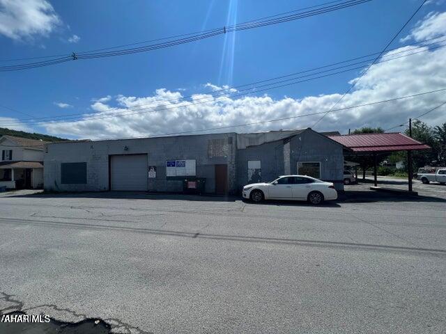 Great opportunity! Nice one story, block building with office/retail space, warehouse and rest room. Building in good condition and ready for new owner. Building only!