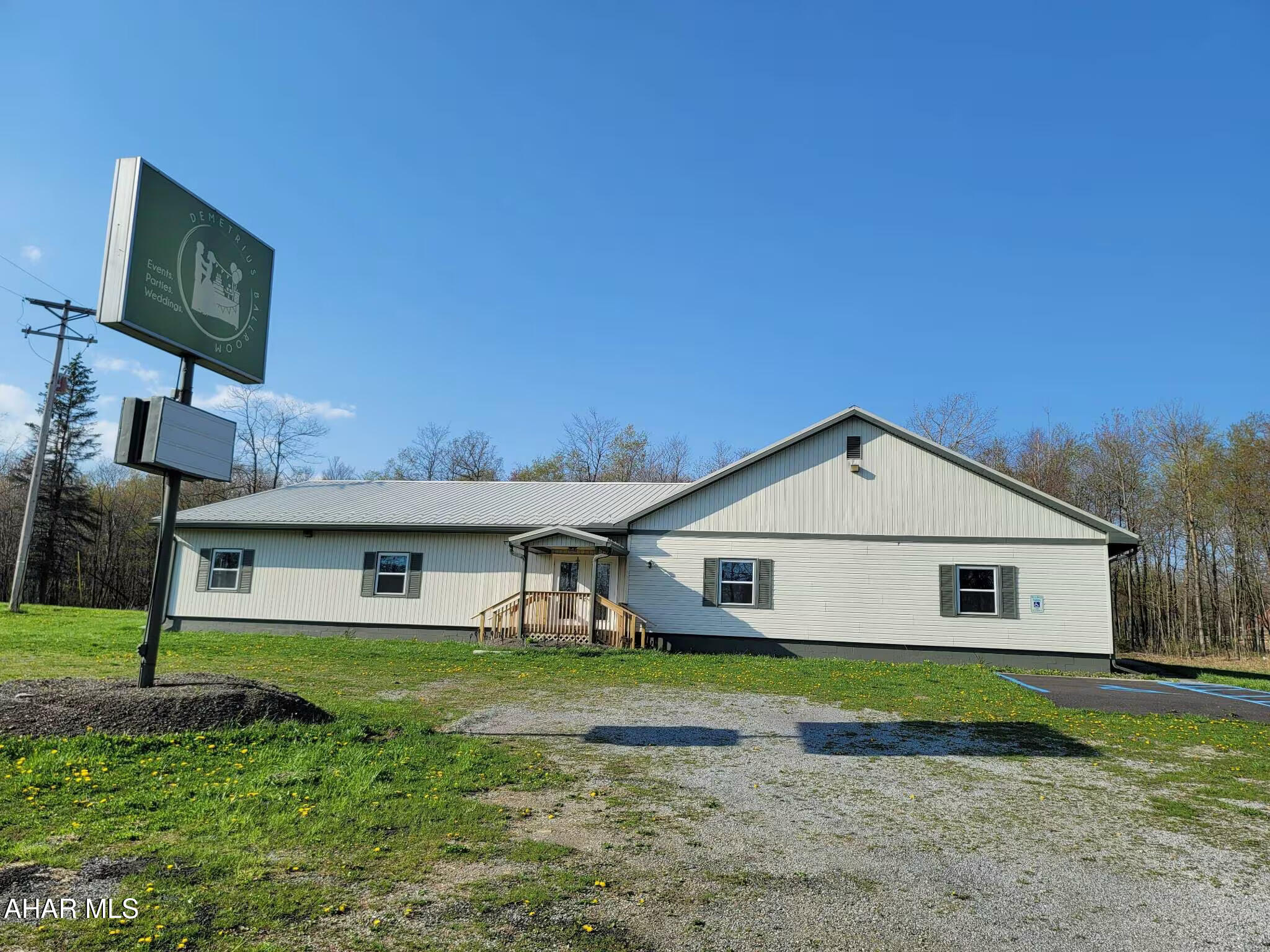 Looking to start or expand your business??? Come take a look at this one!! 4,800 sqft. of space  with over 4 acres outside to be creative with!! Lots of parking for sure!!
This could house a Bar & Banquet room, Restaurant, Catering of any kind, Wedding venue, let your dreams become a reality. 
This building was completely  renovated with new epoxy floors, custom bar, light fixtures.
No zoning here, the sky is the limit, make this what ever you want!! Small farm, great large area for gardening! So many possibilities!!!
New DEP approved well. This is one you must come and see for yourself , call me today to take a tour!!