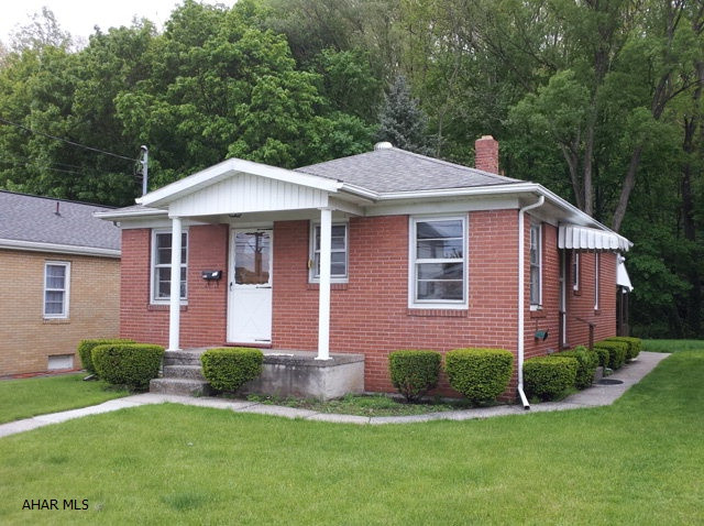 Nice 2 bedroom brick rancher with central air conditioning.