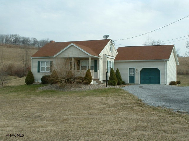 Great Riggles Gap location.  Walkup 2nd Flr. offers 3rd BR - Large.  Good Storage.  Basement could be finished.
