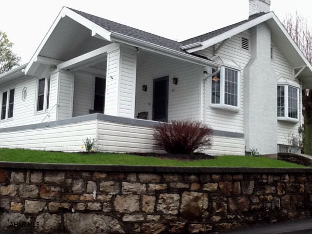 Absolutely charming, move-in condition with incredible views! 10' ceilings throughout with hardwood floors and granite countertops. In-law suite in basement(bedroom w/ensuite bathroom). One of the best views in Bedford!