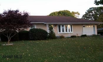 3 BEDROOM RANCH, GOOD MECHANICS, GREAT VIEW, HARDWOOD FLOORS THROUGHOUT, FIRST FLOOR LAUNDRY, ALL ON ONE ACRE. CUSTOM BUILT QUALITY THROUGHOUT.  NEWER MECHANICS, NICE FLOOR PLAN, LARGE SUNROOM TO TAKE ADVANTAGE OF THE VIEW, ON A PRIVATE ACRE.  PRICED TO SELL $144,900.  CALL GLORIA 931-4261.