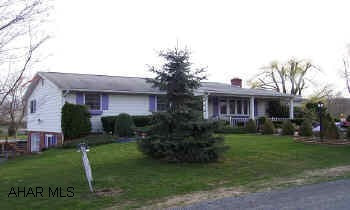 3 bedroom ranch Nice ranch home easy commute. have to see to appreciate. oak kitchen, vinyl replacement windows.