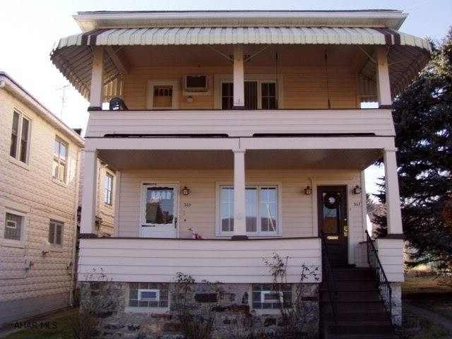2 STORY DUPLEX WITH DETACHED GARAGE FOR 1ST FLOOR UNIT AND CARPORT FOR 2ND FLOOR UNIT.  1ST FLOOR UNIT HAS CENTRAL AC, 2ND FLOOR UNIT HAS WALL UNIT AC.  WASHER & DRYER IN BASEMENT ARE AVAILABLE FOR 1ST FLOOR UNIT.