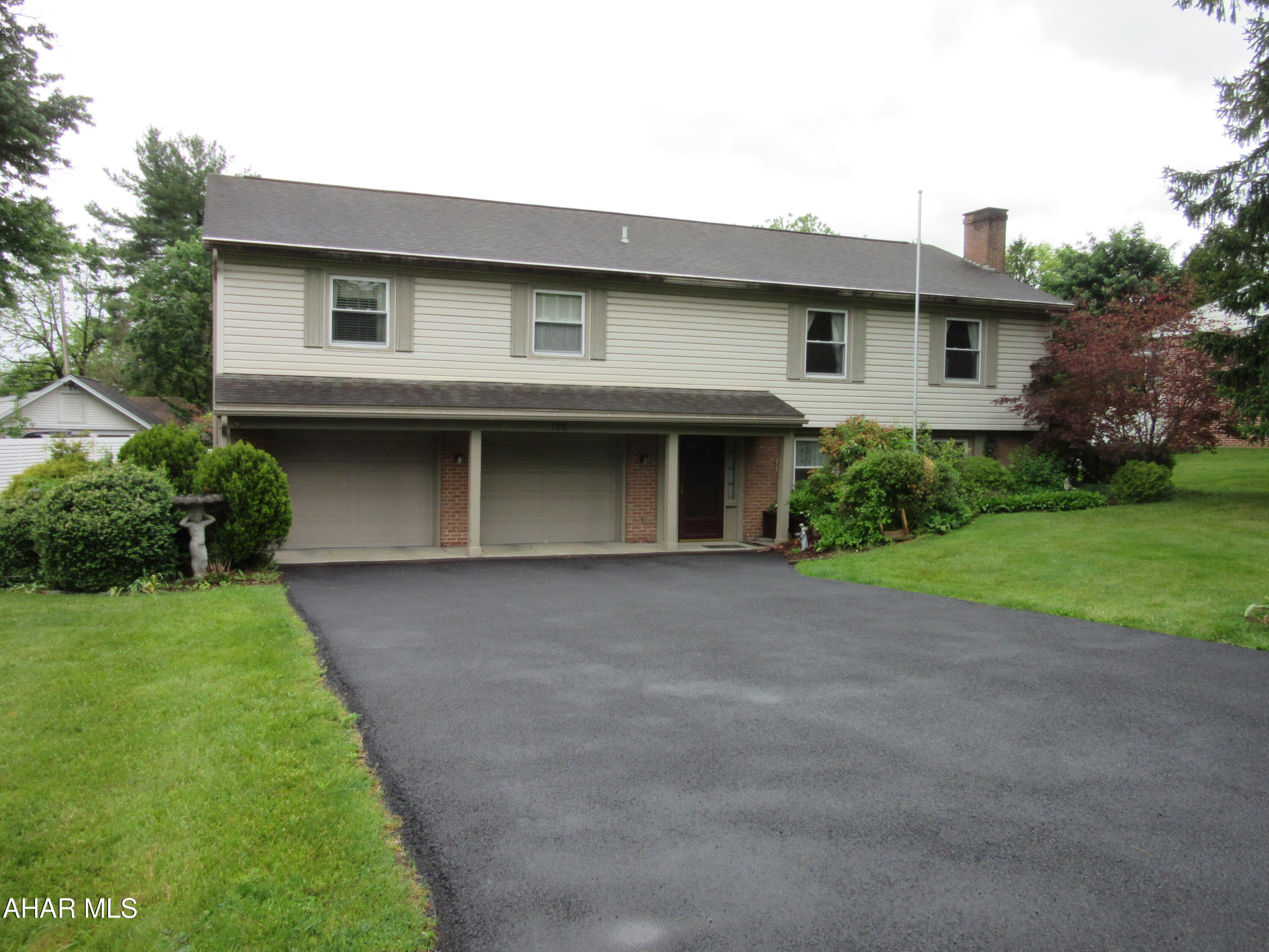 Well maintained raised ranch in Sylvan Hills in great Hollidaysburg Schools location! Just 1/2 mile to Sylvan Hills Golf Course. Nice floorplan with lots of light. Main level includes 3 total bedrooms (Primary BR with full bath) plus main bath. Eat-in kitchen & formal dining room. Square footage, lot size, year built & tax info. were obtained from County Tax Assessment data. All property info. to be verified by Buyer. Family room, laundry room & full bath on lower level making this a three bath home! . Hot water furnace less than five years old and has 4 heating zones. Laundry has both natural gas and electric dryer hookups. *Seller's name: Viola Kay Bettwy for Eugene Philip Bettwy & Viola Kay Bettwy Trust.