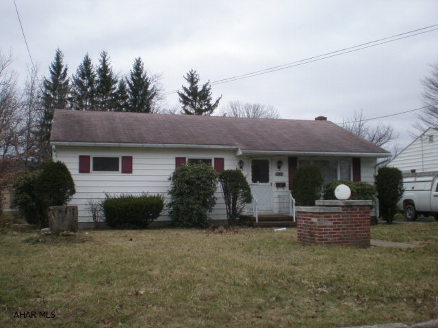 Property is being sold in AS IS condition.  This is a Fannie Mae HomePath property. Purchase this property for as little as 3% down! This property is approved for HomePath Renovation Mortgaga Financing. Fannie Mae is offering an up to 3.5% incentive for buyers who purchase and close on a HomePath property by 10/31/2011. Buyer must reside in the home as their primary residence - auction, pool and investor sales excluded.Must request incentive with initial offer.