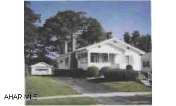 Cute 2 bedroom with modern kitchen. One car garage. Finished 2nd floor. Fireplace. Close to Campus. Cute 2 bedroom with modern kitchen. One car garage. Finished 2nd floor. Fireplace. Close to Campus.  Electric system - 100amp