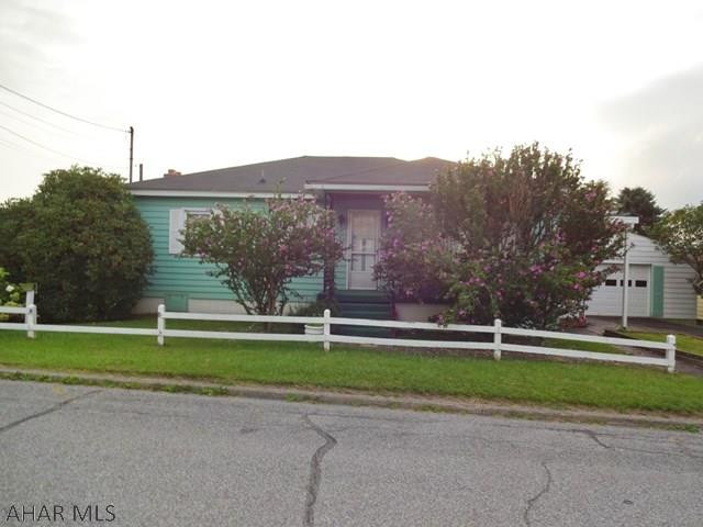 3 bedroom ranch with detached garage. Nice big back yard