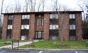 NICE TERRACE LEVEL CONDO. ASSOC. FEE COVERS W/S, COMMON AREAS, SNOW AND LAWN, TRASH. NO PETS. HOME WARRANTY. NICE TERRACE LEVEL CONDO. ASSOC FEE COVERS W/S, COMMON AREAS, SNOW AND LAWN, TRASH. NO PETS. HOME WARRANTY.