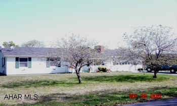 Beautiful & bright 1 story w/2-3 bedrooms- eat in kitchen w/laminate floor.3 seasons room - 2 car garage, newer carpeting & shed on 1 acre.