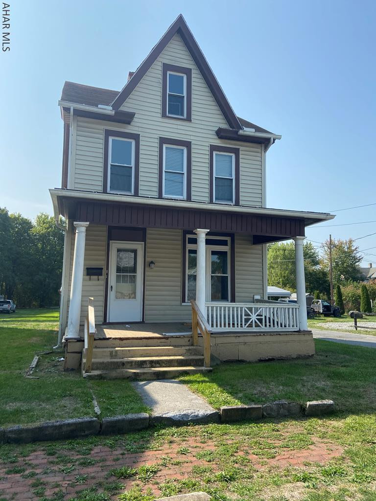 Wonderful 3 bedroom house with nice front porch. Large kitchen. Backyard. This property comes with 8 garages.