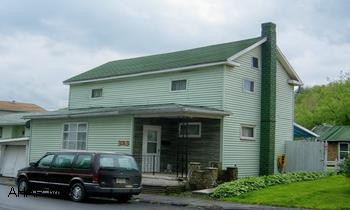 Great starter home or investment property- 3- 4 BR, enclosed front porch, LR, Kit, 2 baths. Call Bev @ 886-2961 Great starter home or investment property- 3- 4 BR, enclosed front porch, LR, Kit, 2 baths. Call Bev @ 886-2961