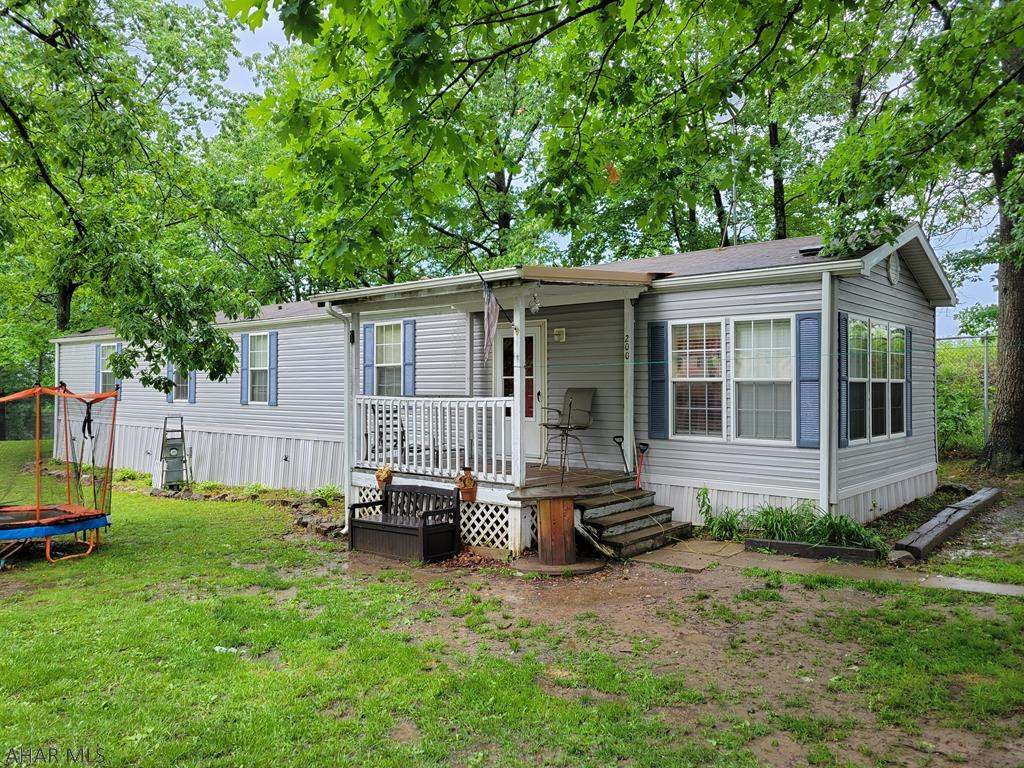 This home offers three bedrooms and two full baths. Kitchen has lots of space along with a nice size living room. The master suite offers a garden tub. Two bedrooms share a hall bath. Quiet community. Located at the rear, corner lot of Oak Ridge Mobile Park.