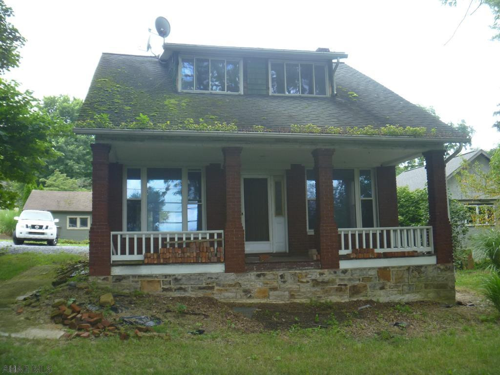 This property is now under auction terms. All offers should be submitted through www.Auction.com. This property is subject to a 5% buyer's premium pursuant to the Auction Terms & Conditions (minimums may apply).  All auction assets will be sold subject to seller approval. Auction bidding will begin on 8/21/2018 and conclude on 8/23/2018.