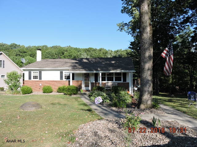 Super ranch home on private lot.  Dead end private road off Godfrey Lane.  Very well cared for, laminate floors throughout and newer mechanics, windows, and roof. Cell phone based security system not hooked up, visit vivant.com for more detains.  Screened in porch off Family Room.  New counter in kitchen being installed.