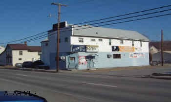 BAR/RESTAURANT WITH PA LIQUOR LICENSE AND ENTERTAINMENT. LARGE PARKING LOT.