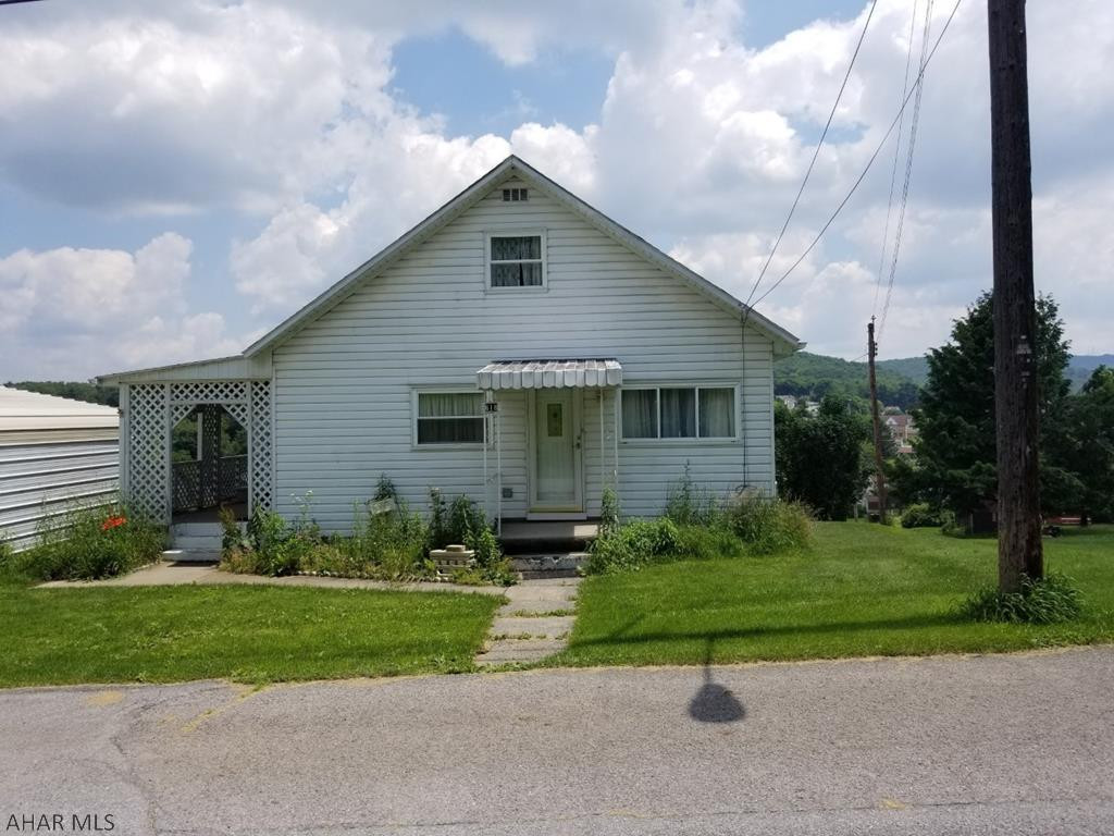 This quaint little home is tucked away on the back streets overlooking town. Would make a great starter or possible rental. With the right vision, this home could easily added onto. Making it a potential flip as well! Priced to sell quickly
