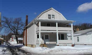 1st Floor vacant, previously rented for $290+ utilities     2nd Floor occupied, rents for $310+ utilites.